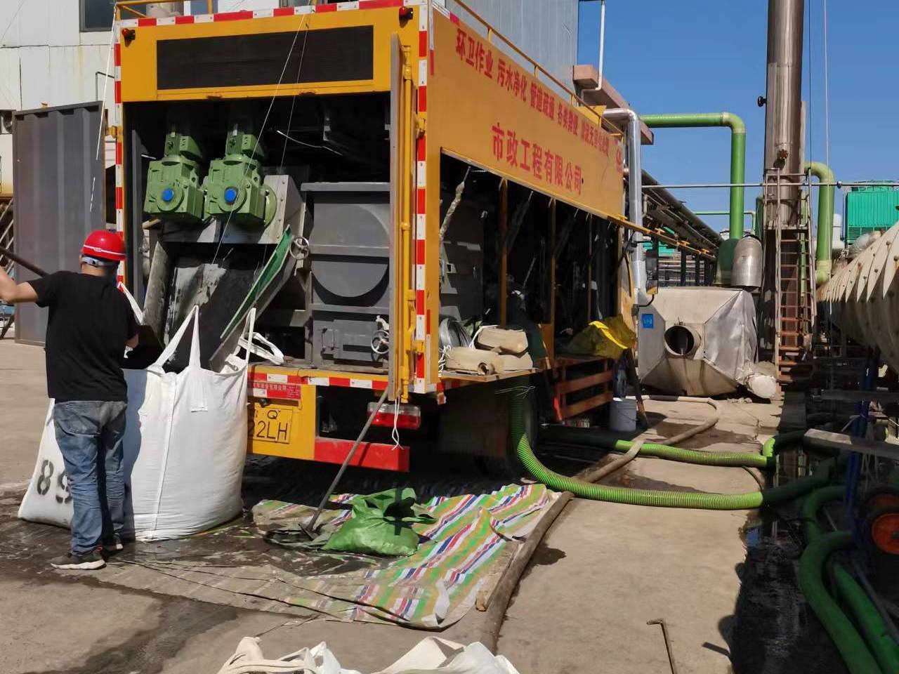 谢通门淤泥压干处理